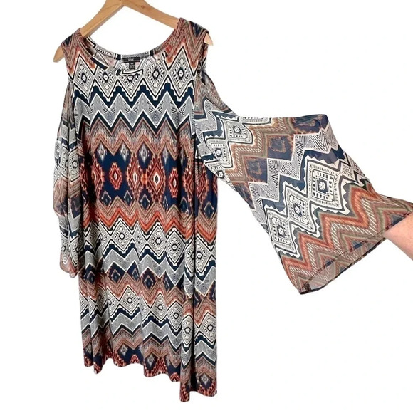 R & K 18W multi-color boho print cold shoulder sheer bell sleeves dress - Picture 3 of 6